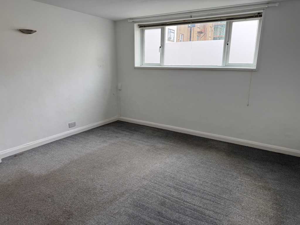 Lot: 135 - TWO-BEDROOM FLAT JUST OFF THE SEAFRONT - Front living room with window